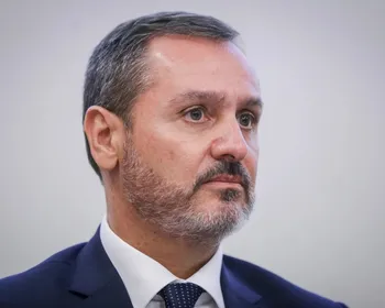 AGU diz ao STF que cabe a Lula decidir se Andrei continua na PF