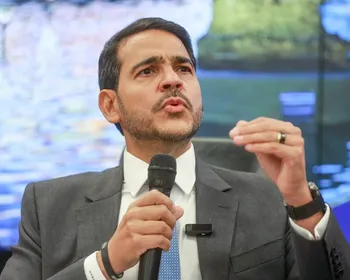 AGU pede a Fachin para suspender decisão de Mendonça que afastou Andrei
