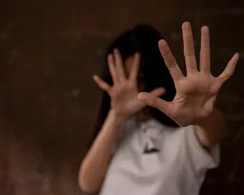 Alunas de 14 anos são vítimas de estupros coletivos em escola