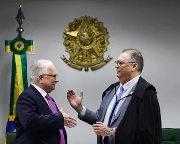 Após fala de Fachin, Dino questiona quem "promete" fim de inquéritos