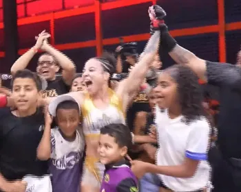 Arrasadora, Rose Brito não dá chances e vence Fernanda Pitbull na luta principal