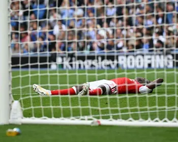 Arsenal é destruído pelo Brighton, sofre 1ª derrota e vê City assumir liderança da liga