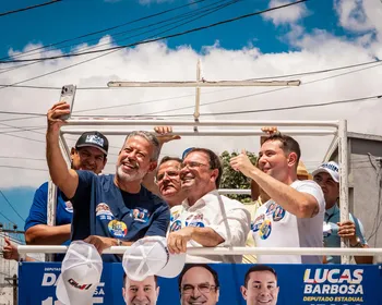 Arthur faz carreata com Luciano e Lucas Barbosa pelas ruas de Arapiraca
