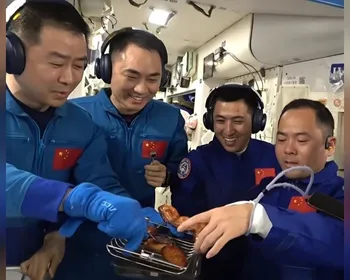 Astronautas da China recebem primeira "air fryer espacial"
