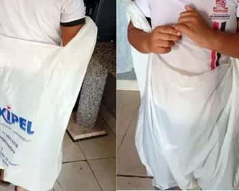 Autista faz cocô em fralda e escola o manda para casa em saco plástico