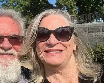 Mulher é arremessada de montanha-russa e arrastada em trilhos nos EUA
