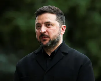 Avião de Zelensky quase foi atingido por drone, diz premiê da Noruega