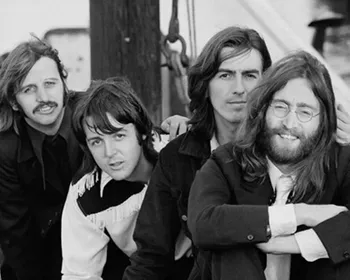 Beatles divulga gravação inédita com John Lennon e Paul McCartney; ouça