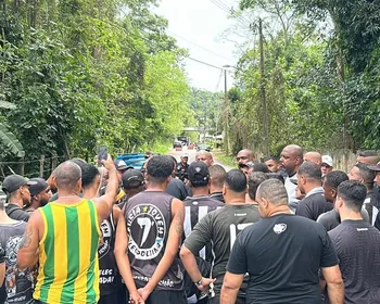 Botafogo amanhece com protestos de torcida organizada no CT Lonier