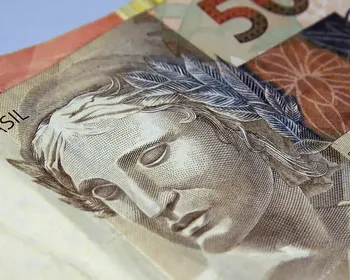 Brasileiros retiram R$ 10,5 bilhões da poupança em agosto