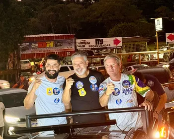 Cabo Bebeto, Fábio Costa e Arthur Lira fazem caravana e adesivaço no Clima Bom
