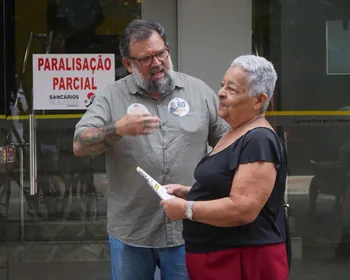 Candidato ao Senado participa de paralisação dos bancários em Maceió