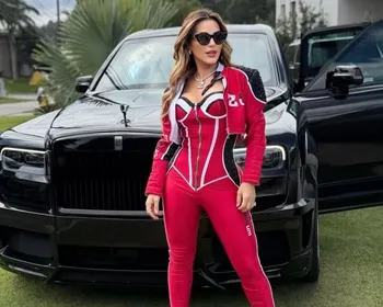 Carros de luxo de Deolane: advogada explica pedido de venda