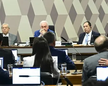 CCJ do Senado aprova PEC do fim da escala 6x1 sem mudanças no relatório