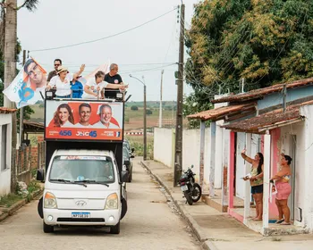 Célia Rocha percorre zona rural e diz que vai “botar para quebrar” como vice