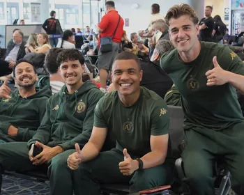 Chapecoense é homenageada durante voo para amistoso na Colômbia