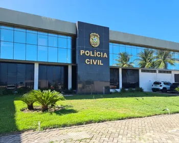 Cobrança por cesta básica acaba em ameaça com arma, soco e roubo de celulares