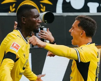 Com um a menos, Borussia Dortumund vence Hamburgo em estreia na Bundesliga