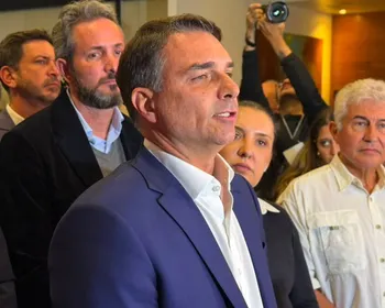 Com voto do PL, CPMI pediu dados de avião de Vorcaro usado por Flávio
