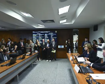 Comissão aprova MP da taxa das blusinhas: texto segue a plenários