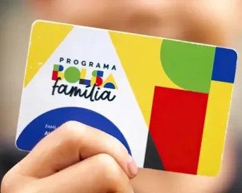 Bolsa Família vai acabar? Veja o que Lula e Flávio Bolsonaro propõem para o programa