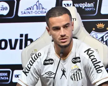 Coutinho explica saída do Vasco em apresentação no Santos