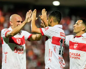 CRB domina o América-MG, vence com gols nos dois tempos e se consolida no G-6: 3 a 1