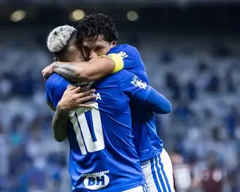 Cruzeiro vence o Athletico-PR em jogo marcado por protestos