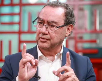 Cury diz que é alvo de "indústria dos haters" após ascensão nas pesquisas