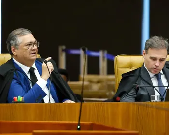Dino veda que PF investigue Mendonça em caso de cemitérios e Master