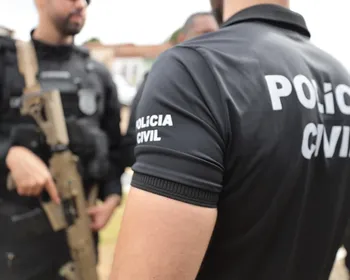 Dois homens são presos por crimes contra crianças durante operação policial