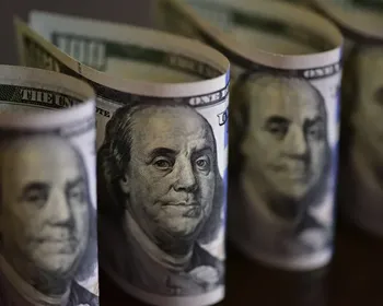 Dólar cai e Bolsa dispara com Petrobras surfando em nova alta do petróleo