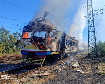 Drones russos atingem ônibus e trem na Ucrânia, deixando 5 mortos, segundo autoridades