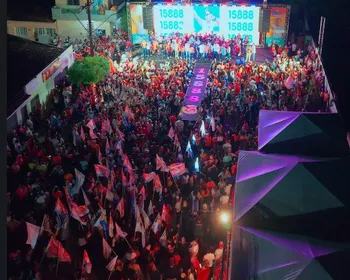 Evento de Guilherme Lopes reúne mais de 10 mil pessoas em Penedo