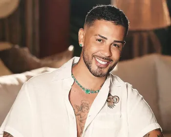 Ex-gay? Carlinhos Maia abre o jogo sobre orientação sexual após surgir com mulheres