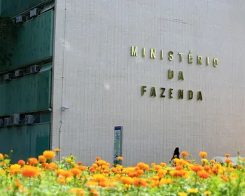 Fazenda reduz para 2% a projeção do PIB em 2026 e 2,3% em 2027