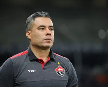 'Fica aqui quem quer': presidente do Vitória reage a possível saída do técnico