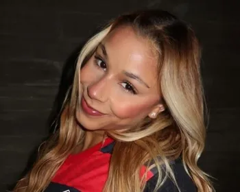 Flavia Saraiva confirma que está namorando famoso goleiro