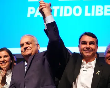 Flávio Bolsonaro desembarca em AL nesta terça; saiba a agenda do presidenciável