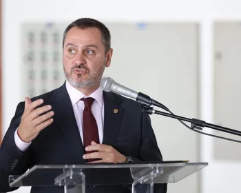 Fux e Kassio antecipam voto, e STF tem maioria para afastar Andrei