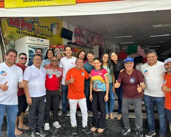 Guilherme Lopes movimenta a Feira Livre de Penedo em manhã de forte recepção popular