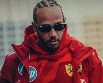Hamilton admite exagero em críticas à Ferrari: “Não fui eu mesmo”