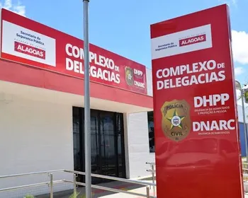Homem com mandado de prisão por homicídio é preso enquanto trabalhava na Ponta Verde