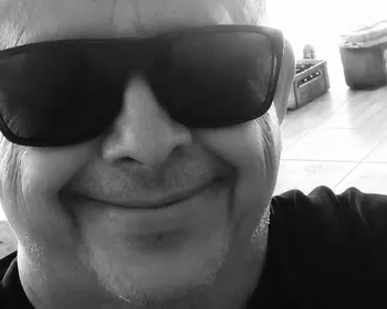 Homem de 59 anos é morto a facadas ao tentar separar briga de casal em bar