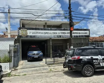 Homem é conduzido à delegacia após ex-mulher denunciar agressão em Maceió