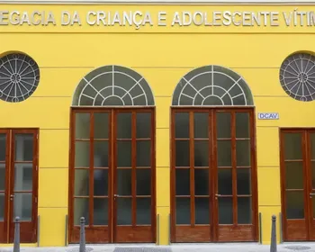 Homem é preso acusado de agredir filho de 3 meses; bebê corre risco de morte cerebral