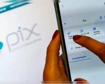 Homem vê telefone fazer pix "sozinho" e perde mais de R$ 1,7 mil