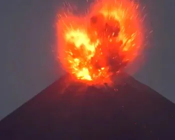 Indonésia: mais de 300 voos são cancelados após vulcão entrar em erupção