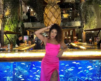 Influenciadora afirma que foi desconvidada para ser madrinha pois vestido ficou “sexy demais”