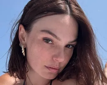 Isis Valverde diz se arrepender de tatuagem: 'É uma merda'